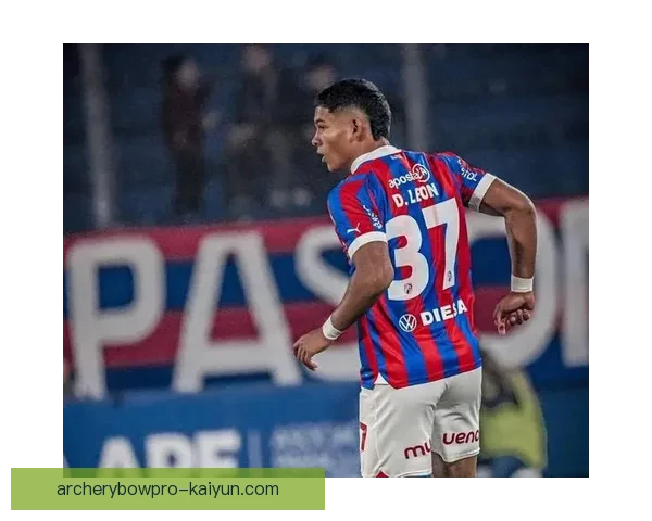 新赛季开启，足球超级联赛明星球员转会备受期待，竞争力提升。