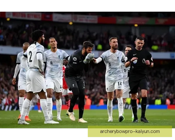 马尔蒂诺执教风格展现球队战术灵活性与攻防平衡的特点