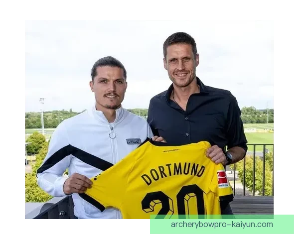 奥地利萨比策中场表现稳健，逐渐成为球队中场的核心力量