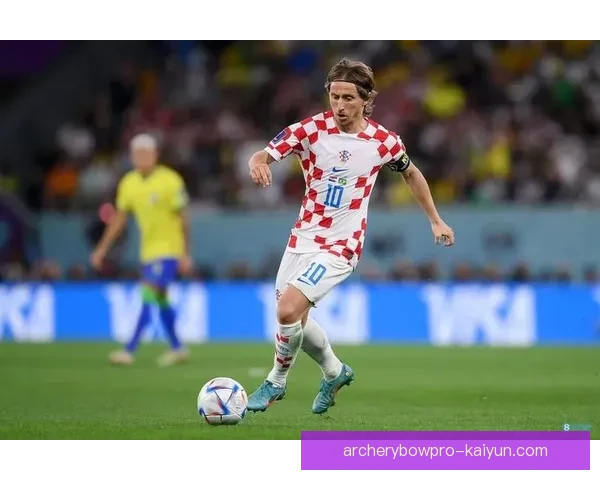 莫德里奇在近期比赛中表现稳健，持续为球队贡献关键传球与组织能力。